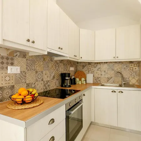 Apartment Elartis *